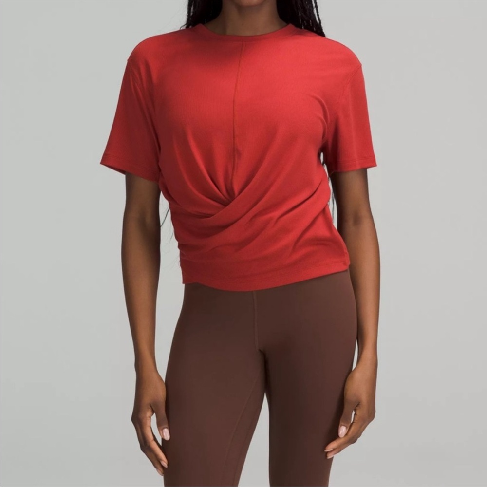 EUC SIZE 8 LULULEMON ribbed top